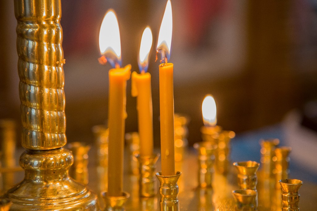 Сильный приворот в церкви на свечах